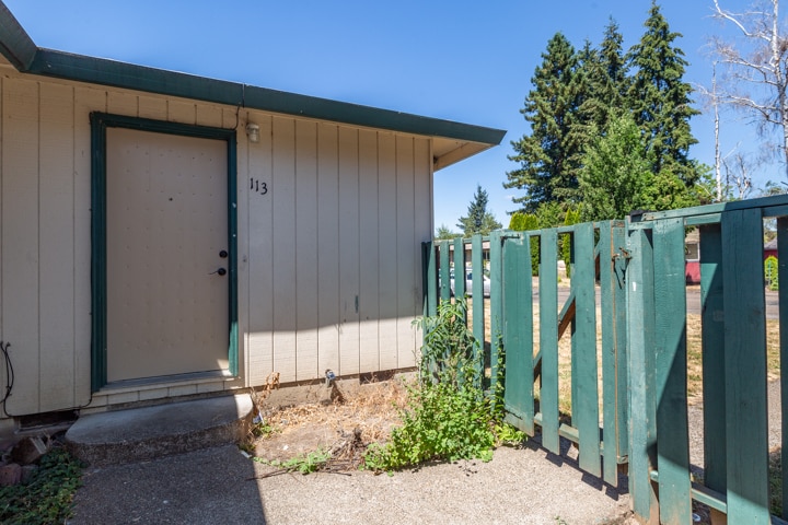 Building Photo - 113 SW Fleishauer Ln