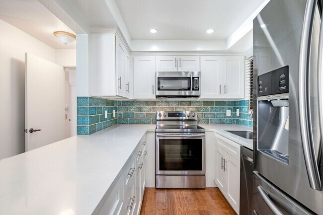Building Photo - Modern Condo with over 1300 Square Feet wi...