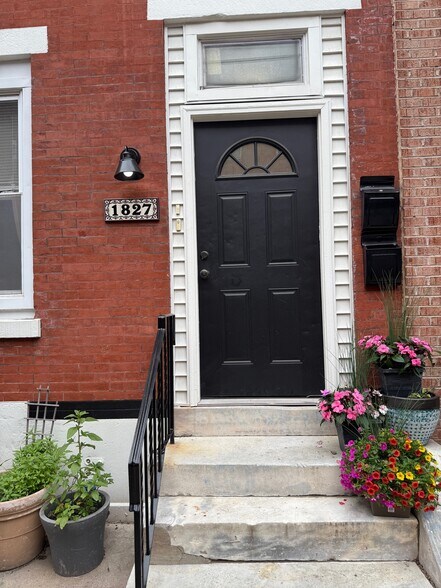 Building Photo - 1827 Ginnodo St
