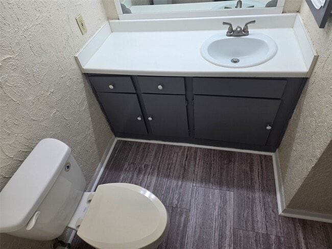 Building Photo - 3025 Walnut Bend Ln