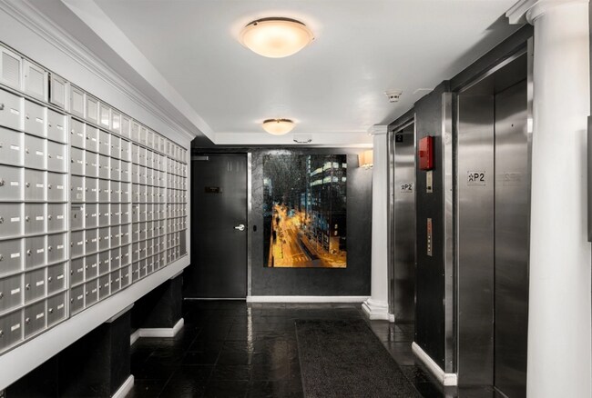 Building Photo - Beautiful condo w/garage space in desirable Belltown! Available 6/10/2026!