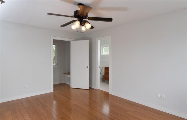 Building Photo - 1408 W 51st St