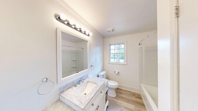 Building Photo - 6821 View Way Dr