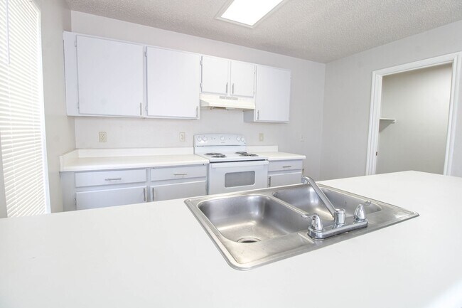 Building Photo - 5515 Kenton Bluff