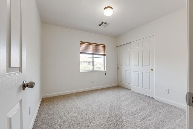Building Photo - Fully Remodeled & Move-In Ready – Modern Finishes + Huge Loft!