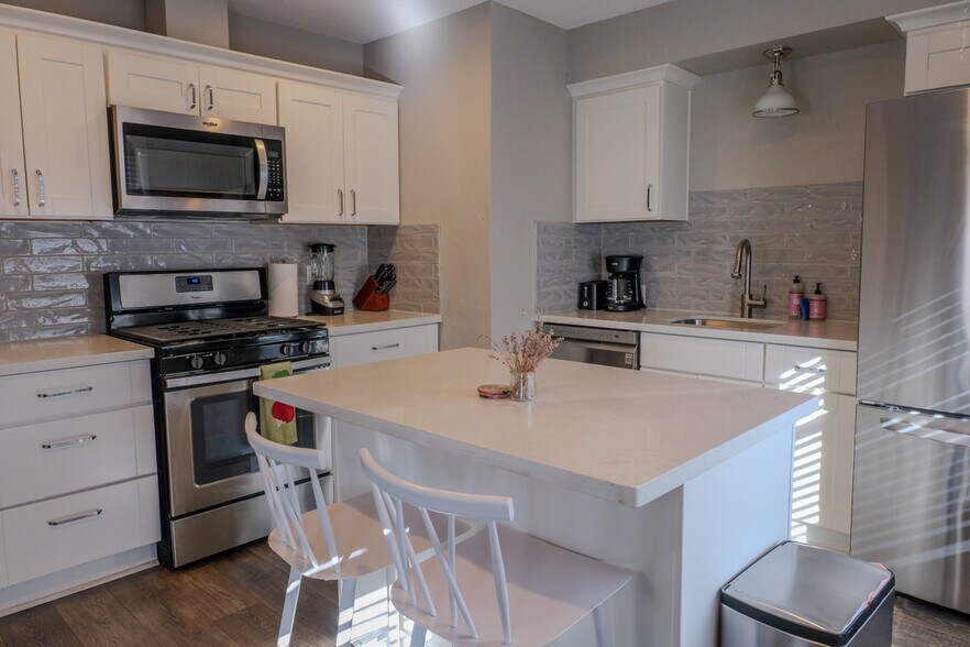 Building Photo - 5532 N Haight Ave