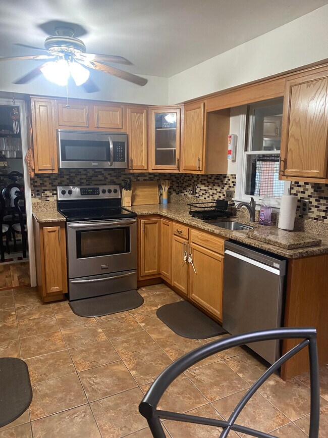 kitchen - 48 Augustine Pl