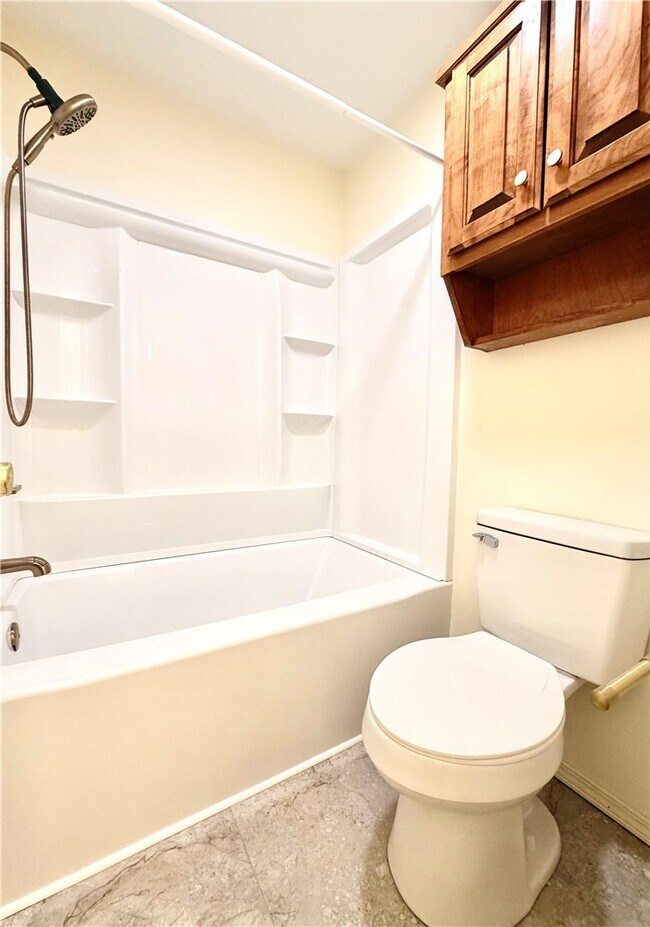 Building Photo - 11 Blakeney Ln