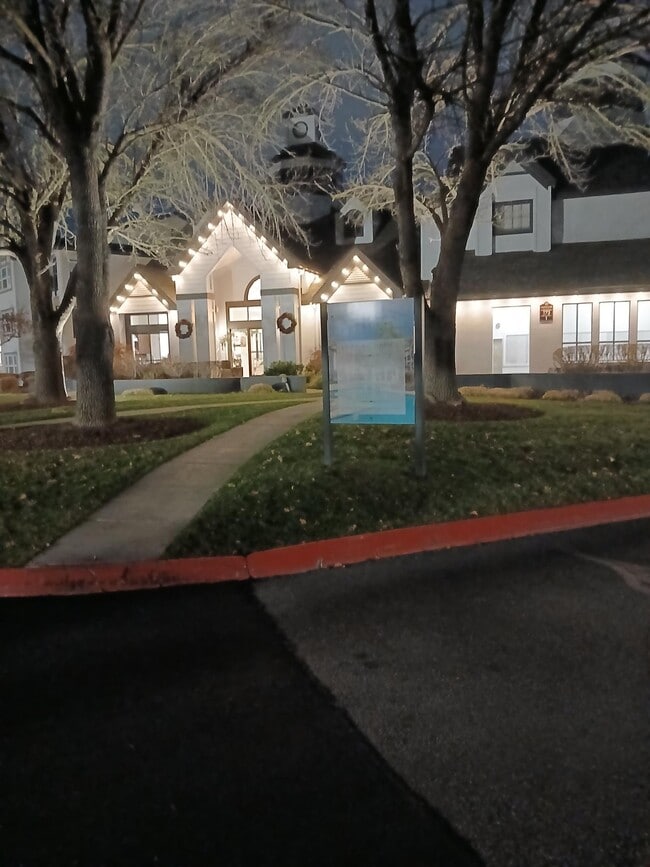 Building Photo - Huntington