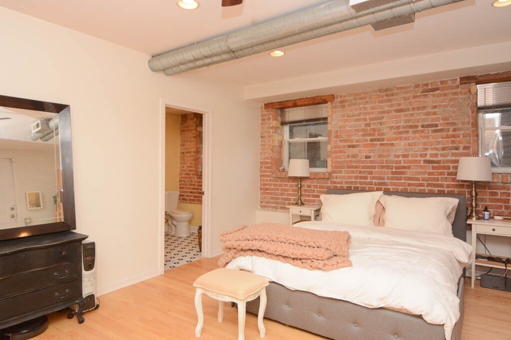 Building Photo - 1726 W Erie St