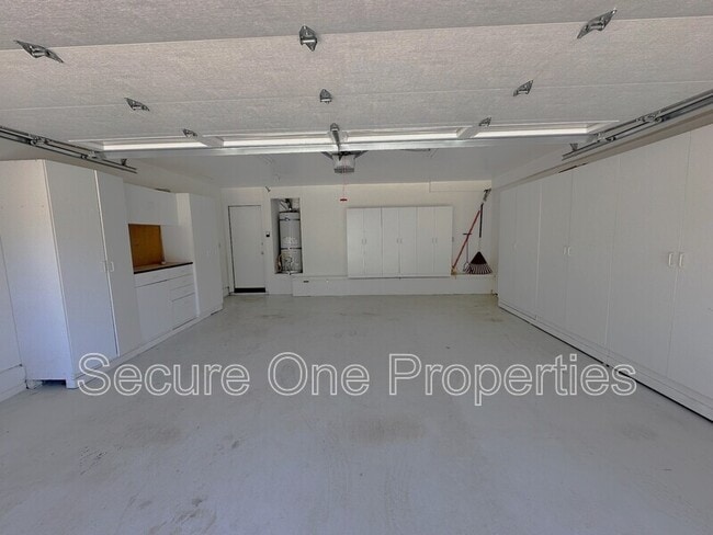 Building Photo - 530 Newhaven St
