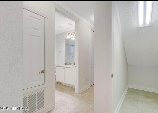 Building Photo - 156 Hidden Palms Ln