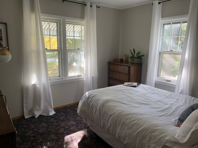 Building Photo - 1412 Rainbow Dr