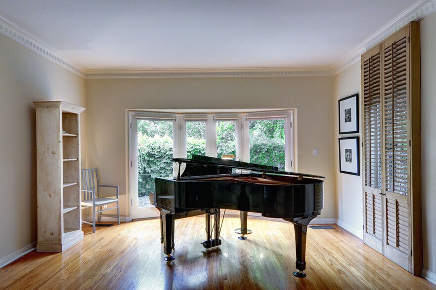 Building Photo - 755 N Harper Ave