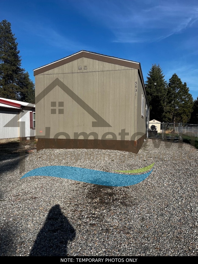 Building Photo - 3 Bedroom 2 Bathroom Home with Off-Street ...
