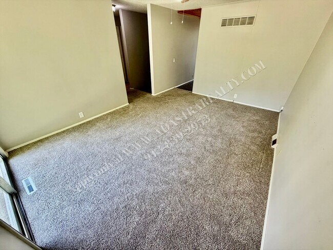 Building Photo - 5710 NE 50th St
