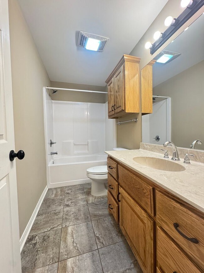 Building Photo - 3 Bed 2 Bath Townhouse in Ruston!