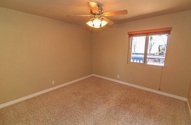 Building Photo - Awesome condo in gated community