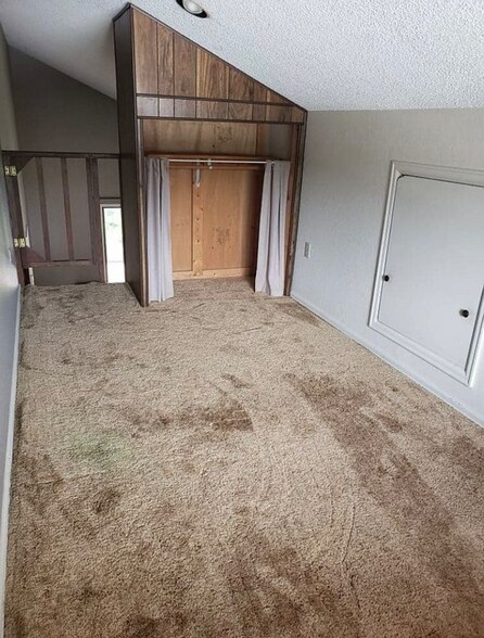 Building Photo - 381 1/2 Ridge View Dr