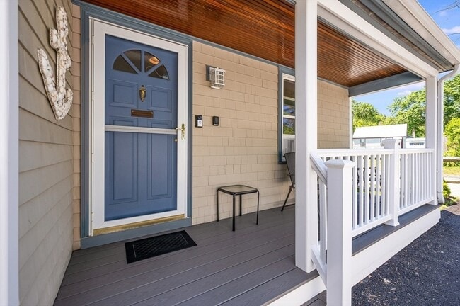 Building Photo - 5 White Way