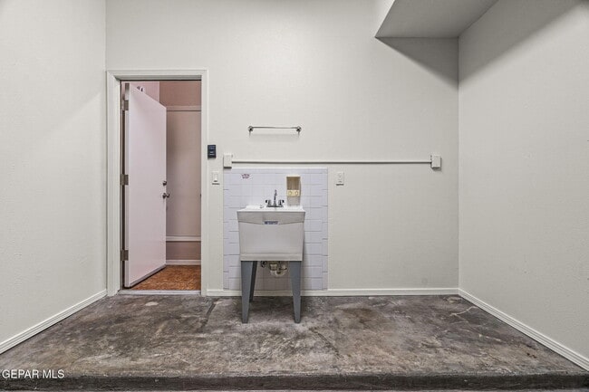 Building Photo - 143 N Alto Mesa Dr