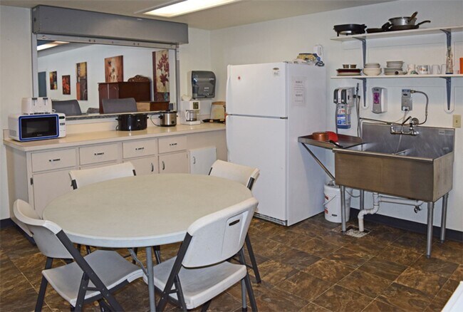 Building Photo - Furnished Efficiency Near Hospitals and Downtown