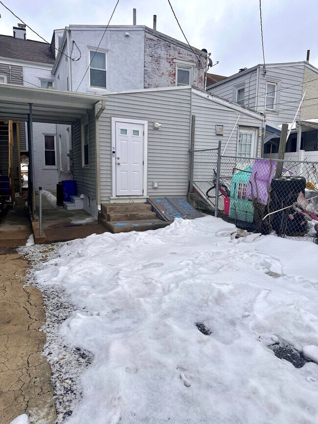 Building Photo - 546 N 11th St