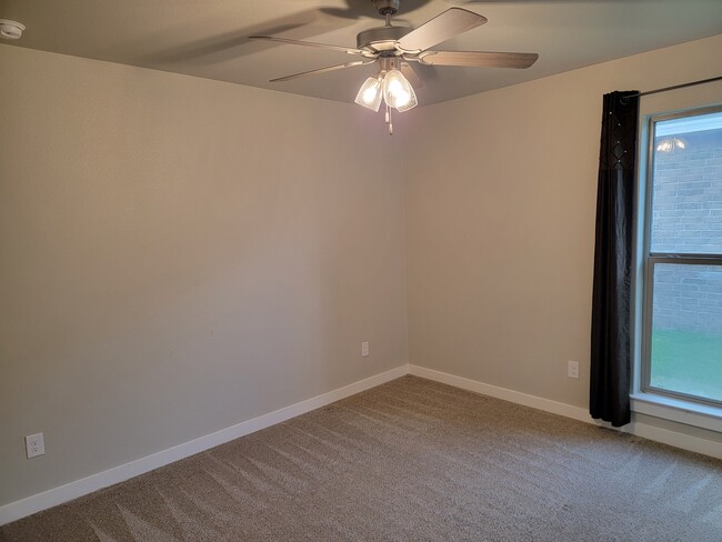 Building Photo - 3206 Volney Ave