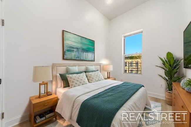 Building Photo - Newly Renovated Spacious 4 Bed 2 Bath in Bed Stuy!