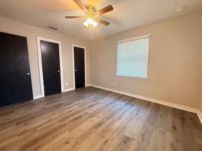 Building Photo - 810 Glencrest Ln