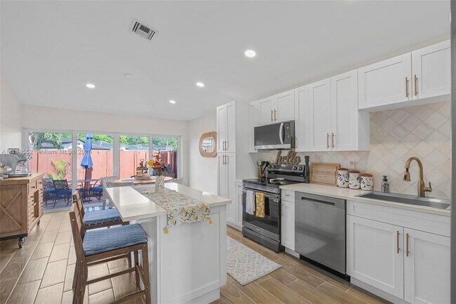 Building Photo - 13961 SW 150th Ct