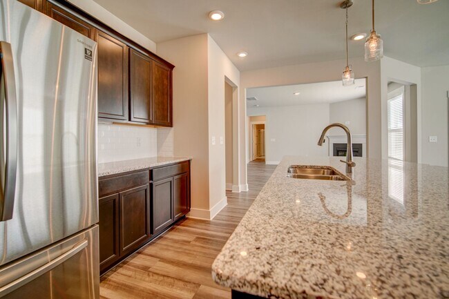 Building Photo - Gorgeous 4 BR, 3BA, Home with Loft, and 2 ...