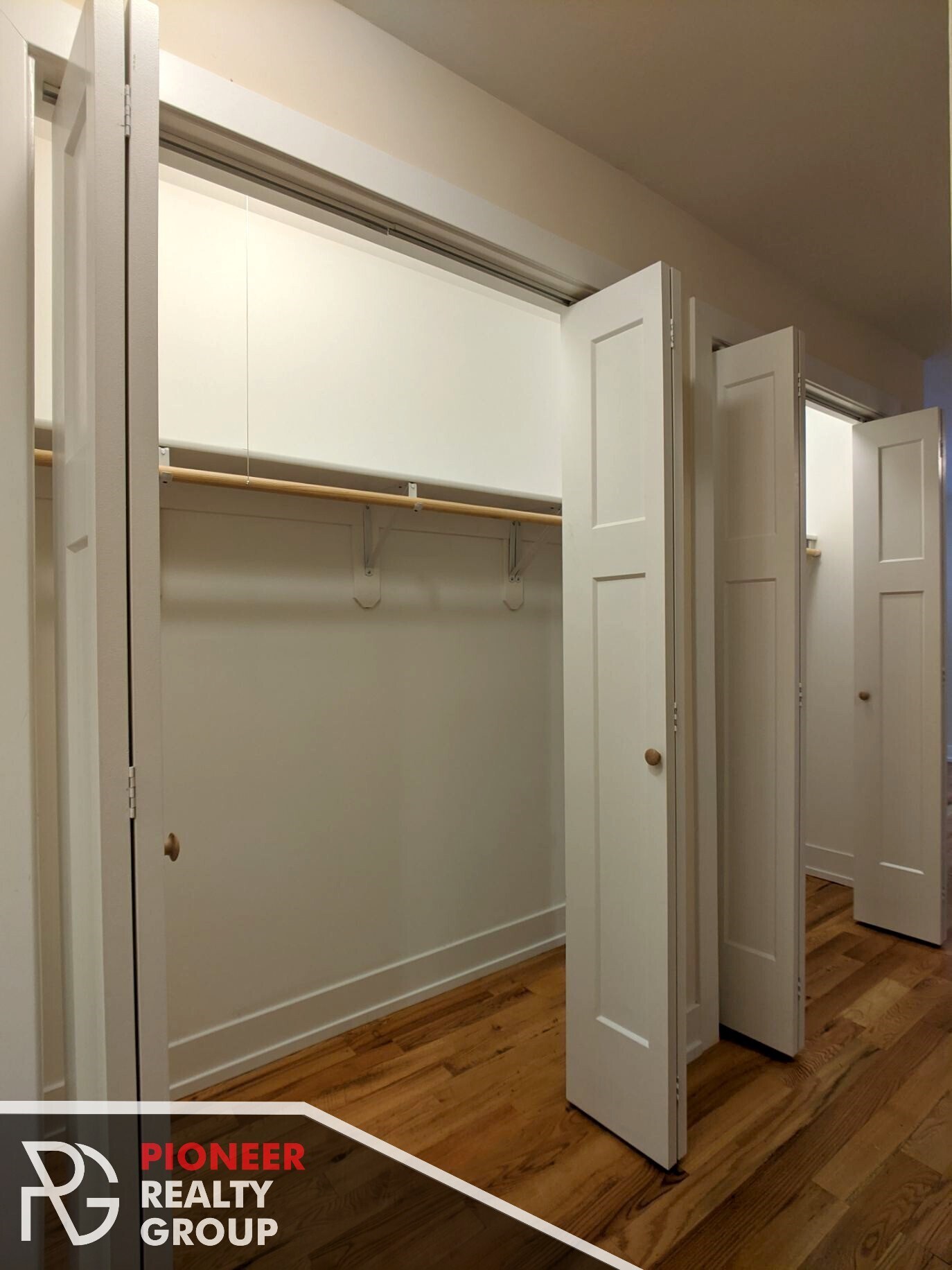 Building Photo - 563 W Arlington Pl