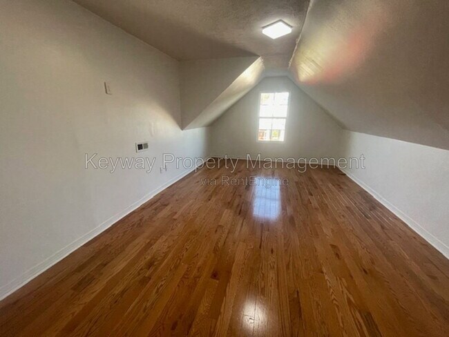 Building Photo - 880 Willow Lake