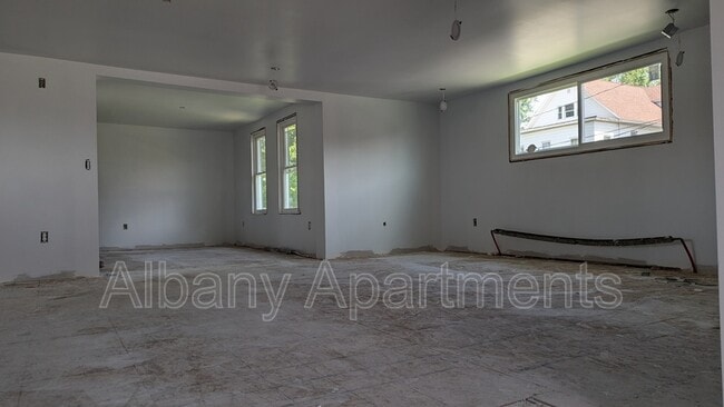 Building Photo - 4 Ten Eyck Ave