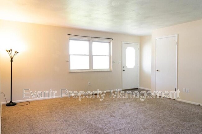 Building Photo - 790 Branford Rd