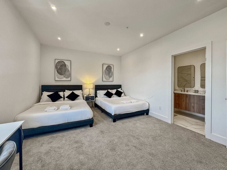 Building Photo - 1731 N Fitzhugh Ave