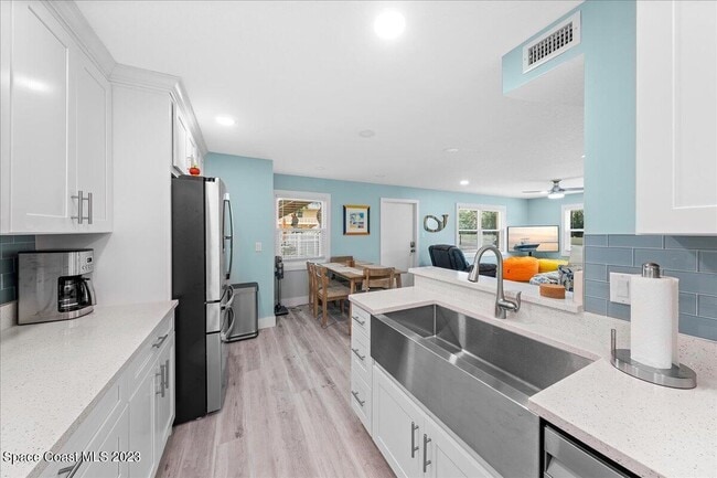 Building Photo - 7801 Ridgewood Ave