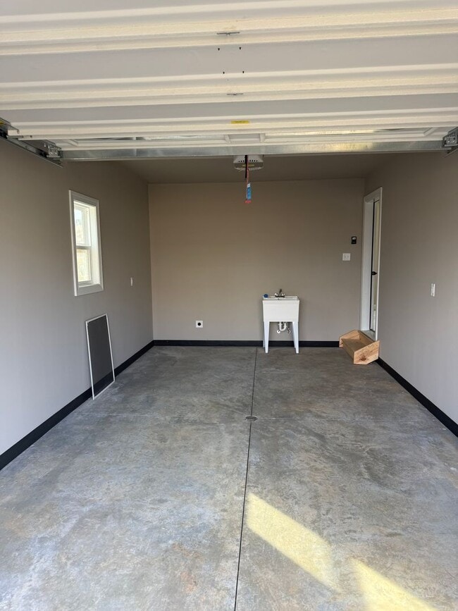 Building Photo - 243 Woodridge Dr