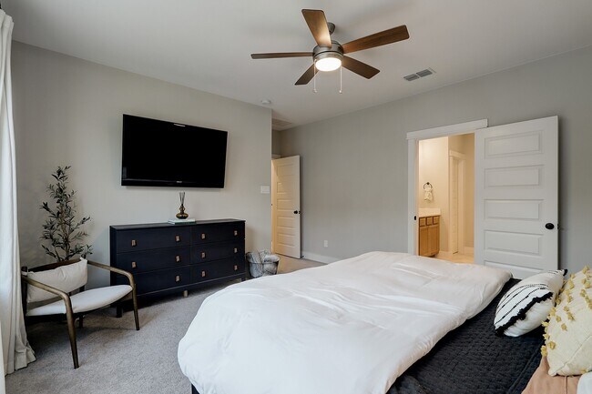 Building Photo - 10934 Brambling Wood Dr