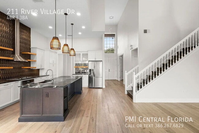 Building Photo - 211 River Village Dr