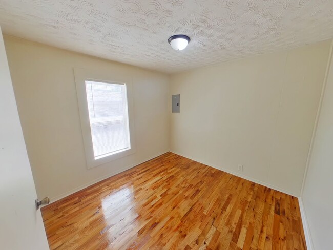 Building Photo - 3130 S Davidson St