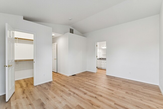 Building Photo - 5360 N Noble Fir Ave