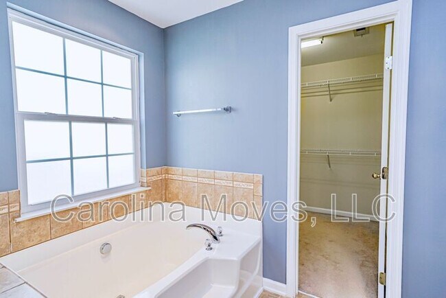 Building Photo - 380 Amberleaf Way