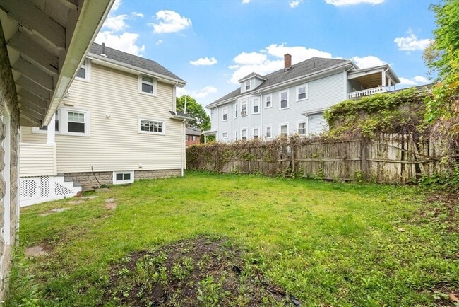 Building Photo - 76 Lynde Ave