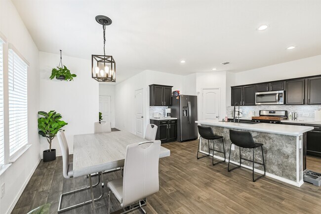 Building Photo - 14793 Hazel Br Dr