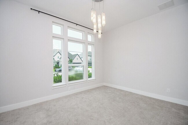 Building Photo - 10014 Oakwood Trl