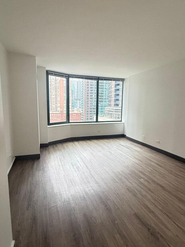 Building Photo - 400 E Ohio St