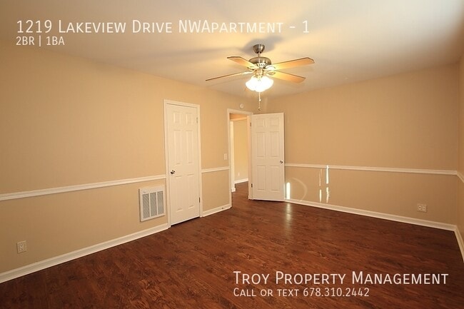 Building Photo - 1219 Lakeview Dr NW