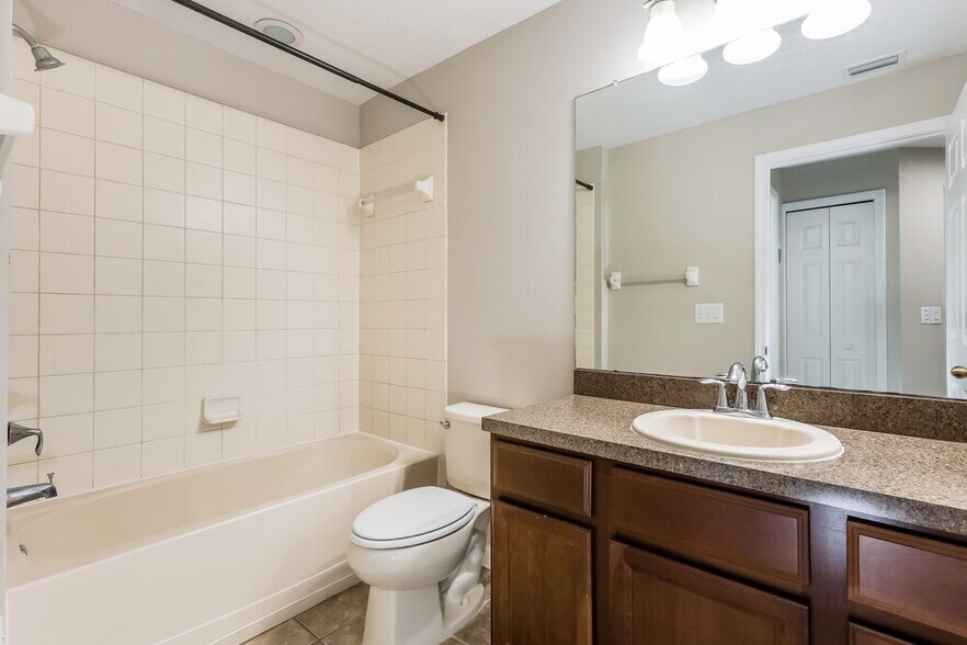 Building Photo - 10307 Granada Green Ct